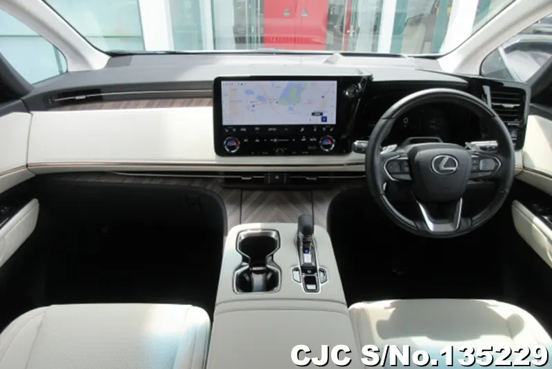 2025 Lexus / LM500h Stock No. 135229