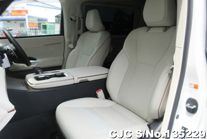 2025 Lexus / LM500h Stock No. 135229