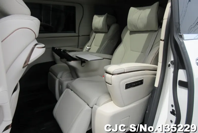 2025 Lexus / LM500h Stock No. 135229