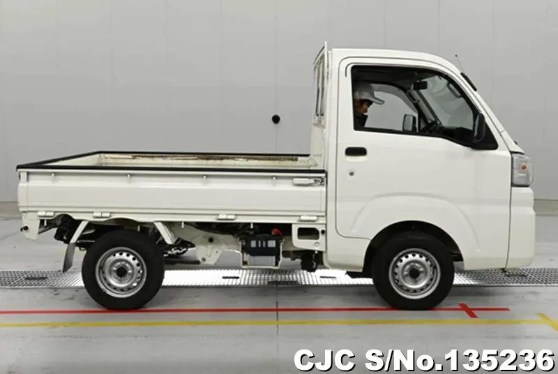 2019 Daihatsu / Hijet Stock No. 135236