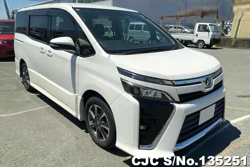 Toyota / Voxy 2017