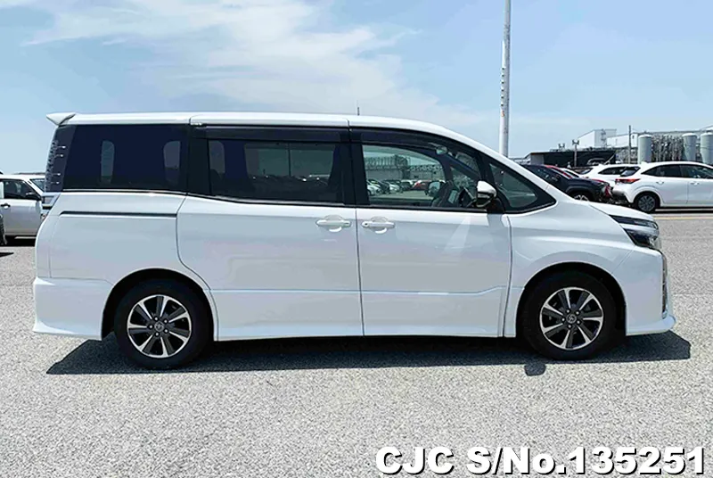 2017 Toyota / Voxy Stock No. 135251