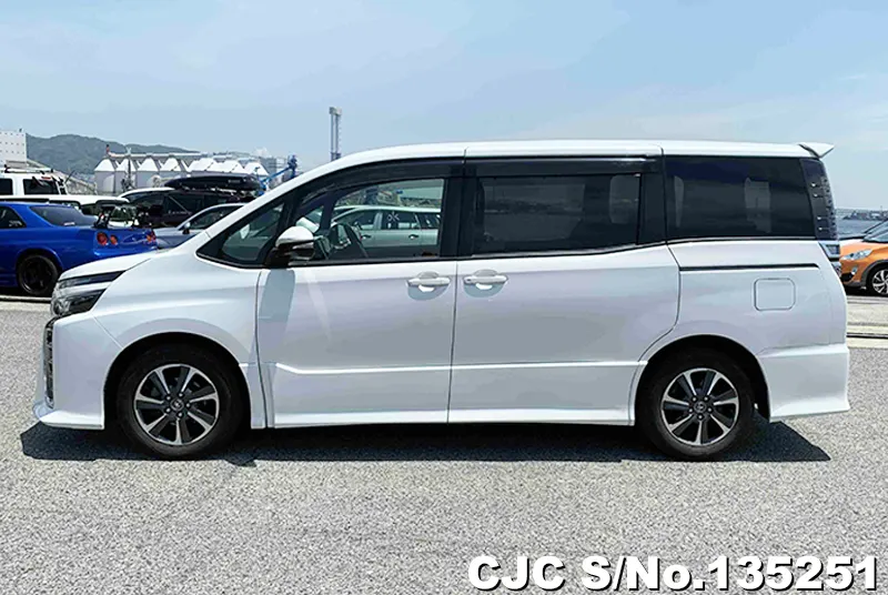 2017 Toyota / Voxy Stock No. 135251