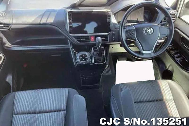 2017 Toyota / Voxy Stock No. 135251