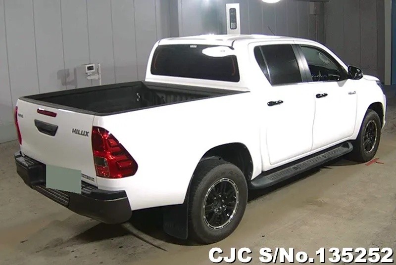Toyota Hilux in White for Sale Image 2