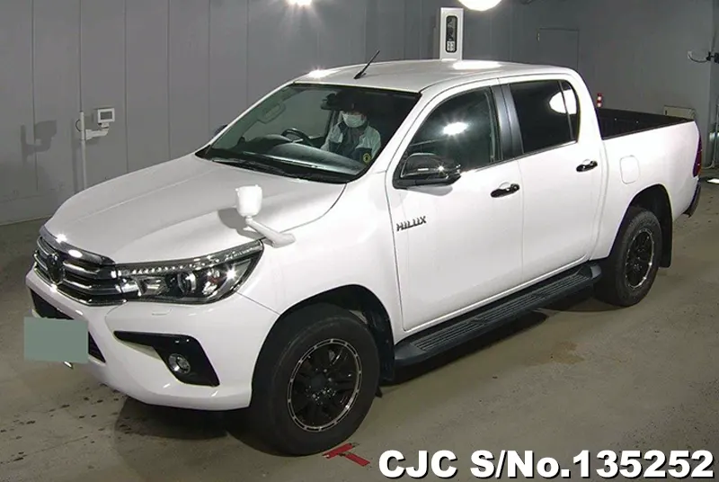 Toyota Hilux in White for Sale Image 3