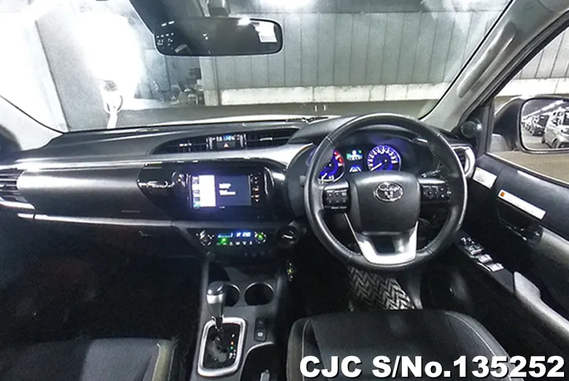 Toyota Hilux in White for Sale Image 5