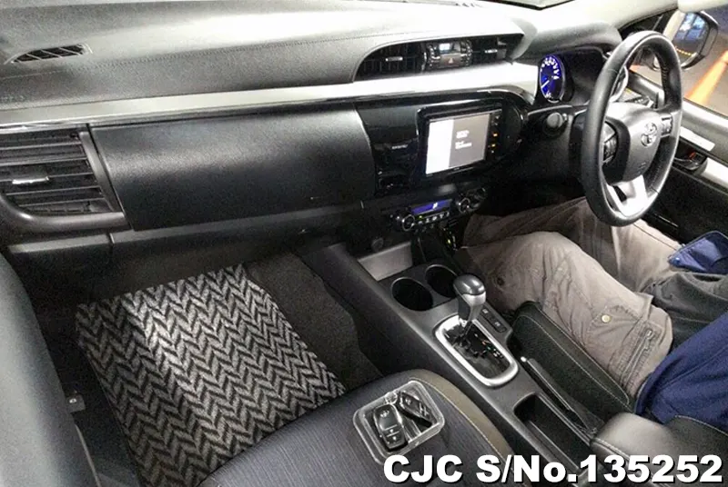 Toyota Hilux in White for Sale Image 6