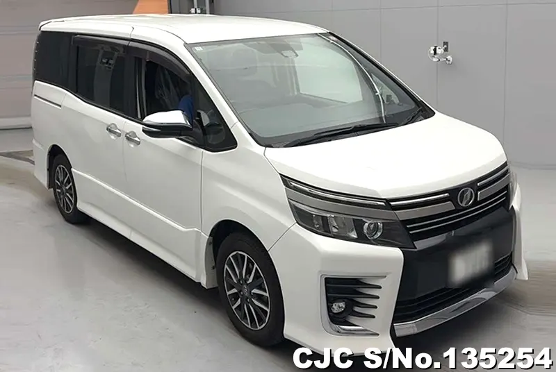 Toyota / Voxy 2016