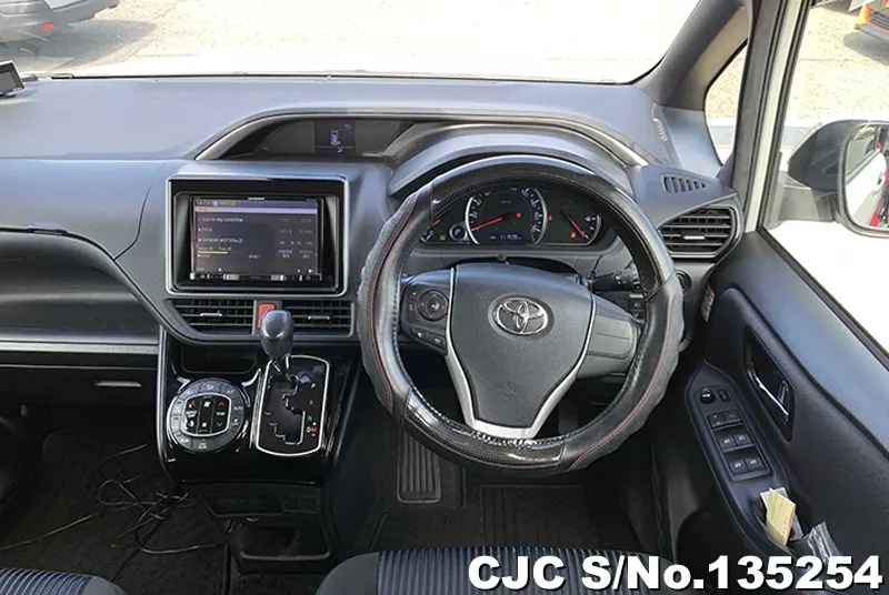 2016 Toyota / Voxy Stock No. 135254