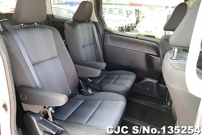 2016 Toyota / Voxy Stock No. 135254