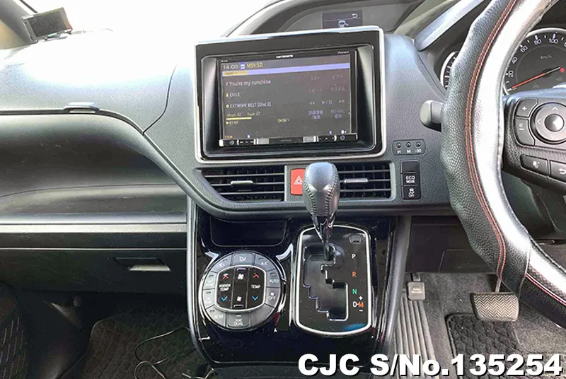 2016 Toyota / Voxy Stock No. 135254