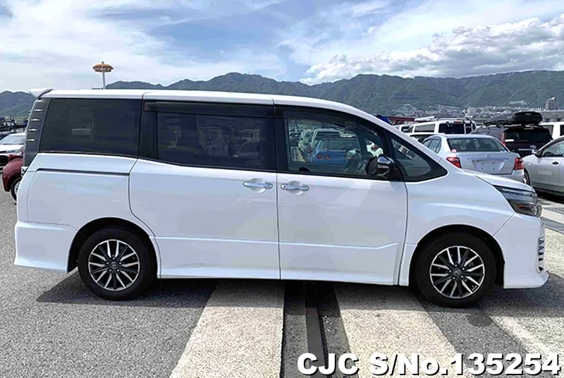 2016 Toyota / Voxy Stock No. 135254