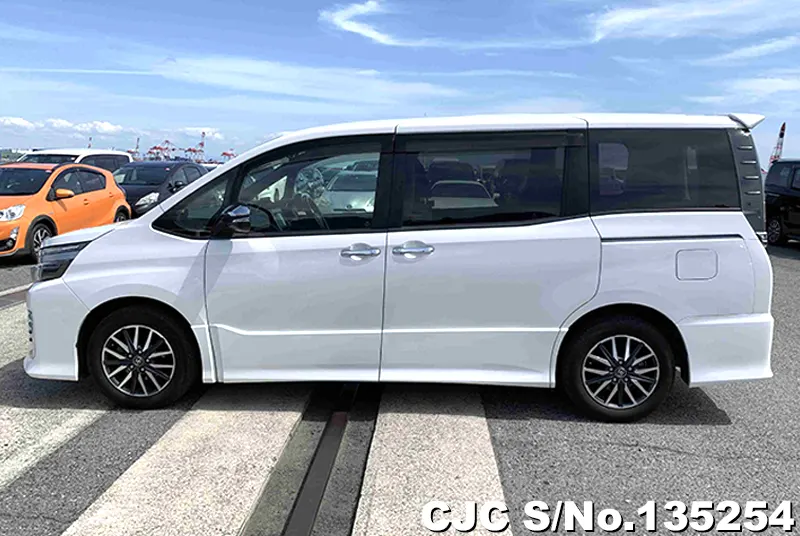 2016 Toyota / Voxy Stock No. 135254