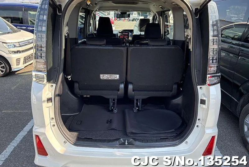 2016 Toyota / Voxy Stock No. 135254