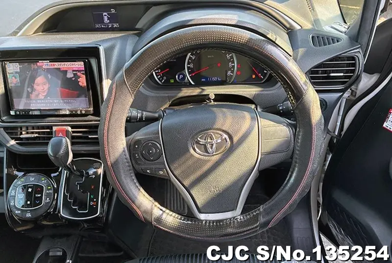 2016 Toyota / Voxy Stock No. 135254