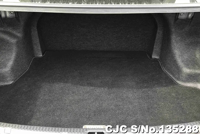 Toyota Corolla Axio in Pearl for Sale Image 9