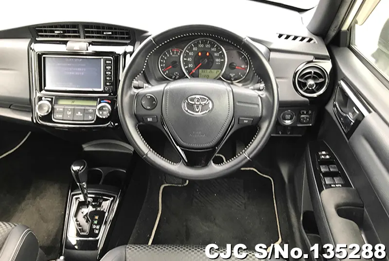 Toyota Corolla Axio in Pearl for Sale Image 10