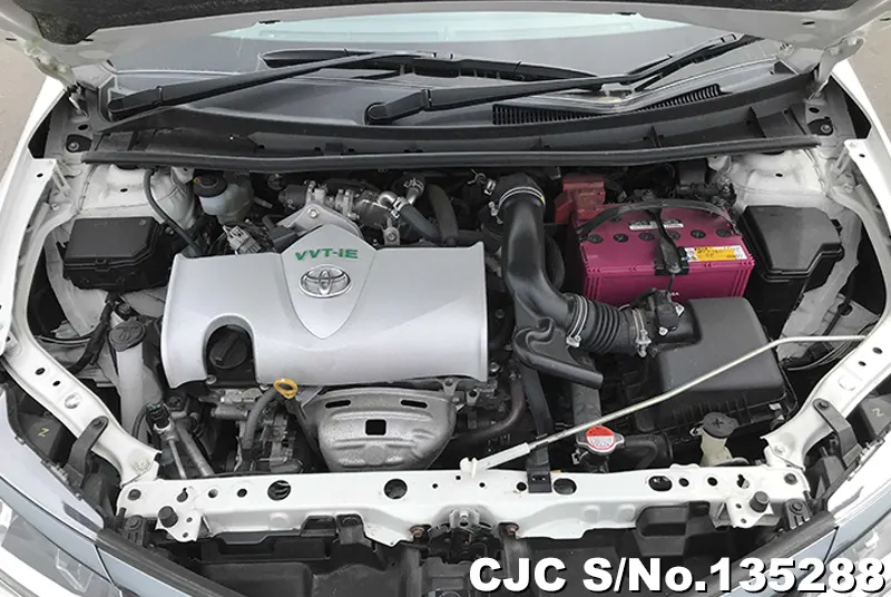 Toyota Corolla Axio in Pearl for Sale Image 18