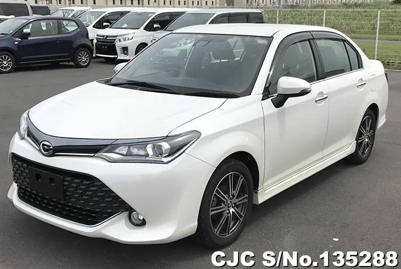 Toyota Corolla Axio in Pearl for Sale Image 3