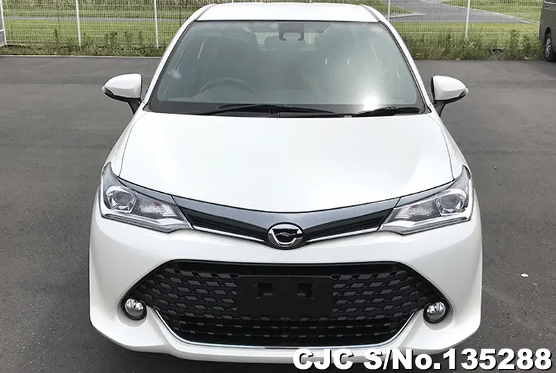 Toyota Corolla Axio in Pearl for Sale Image 4