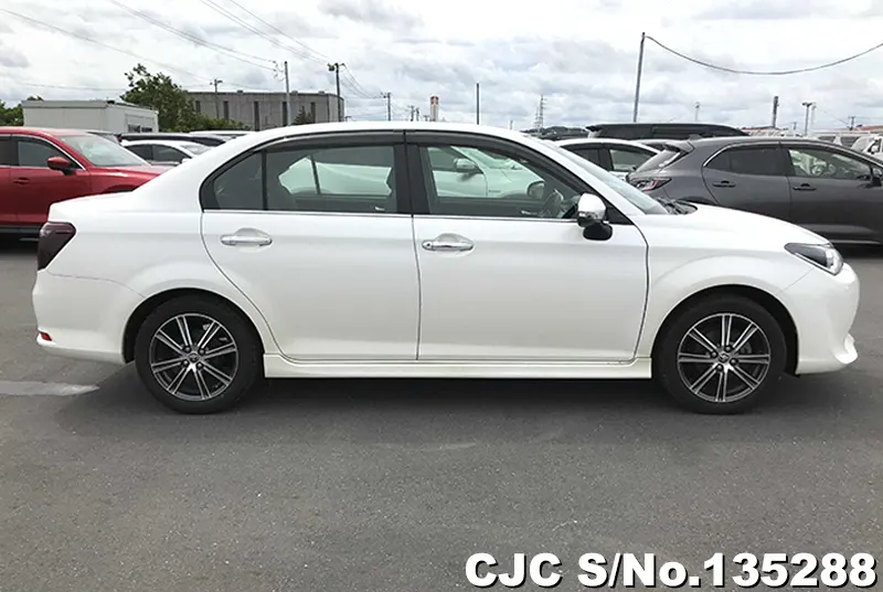Toyota Corolla Axio in Pearl for Sale Image 6