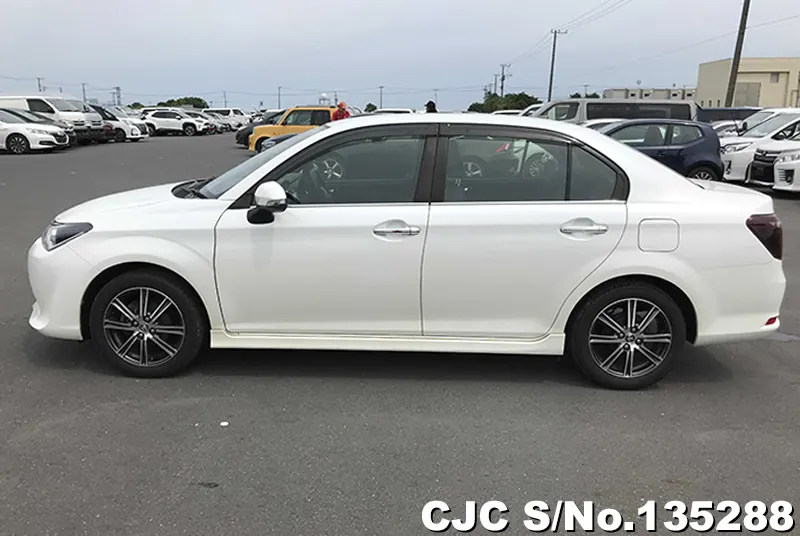 Toyota Corolla Axio in Pearl for Sale Image 7