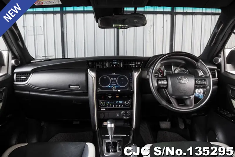 2022 Toyota / Fortuner Stock No. 135295