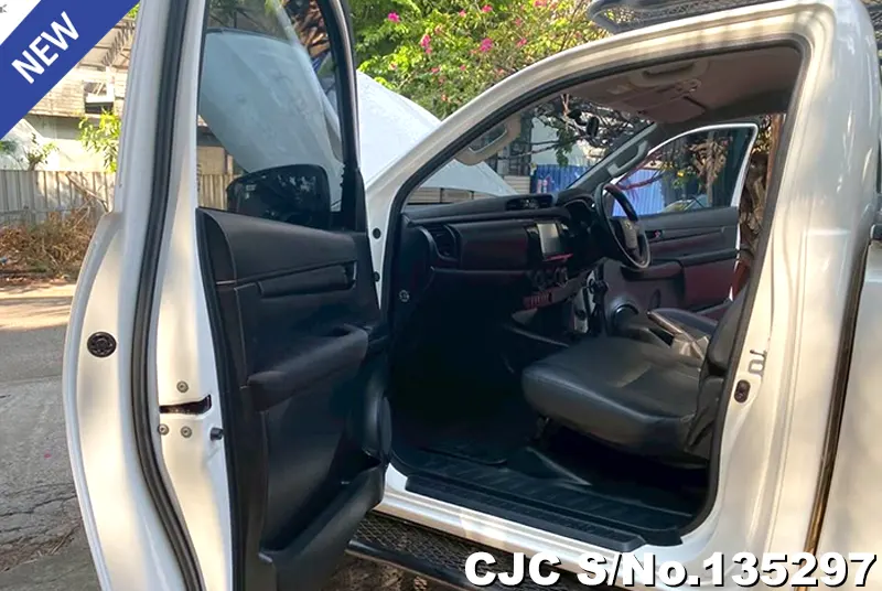 2022 Toyota / Hilux / Revo Stock No. 135297