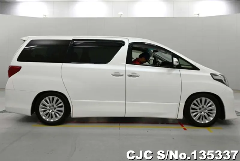 2012 Toyota / Alphard Stock No. 135337