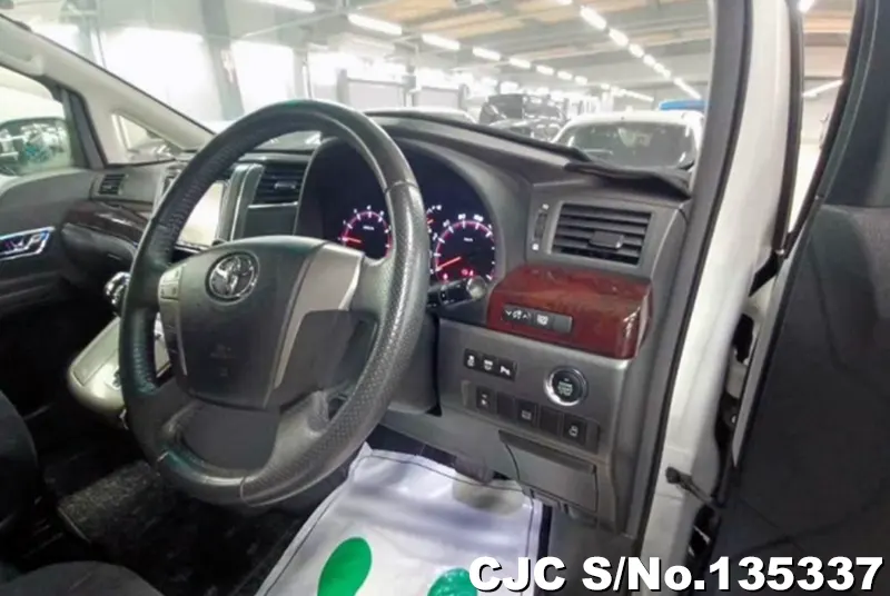 2012 Toyota / Alphard Stock No. 135337