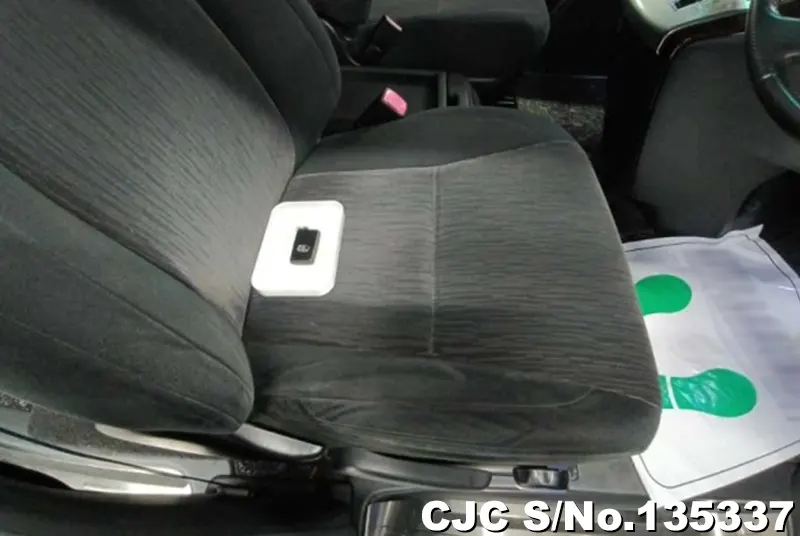 2012 Toyota / Alphard Stock No. 135337