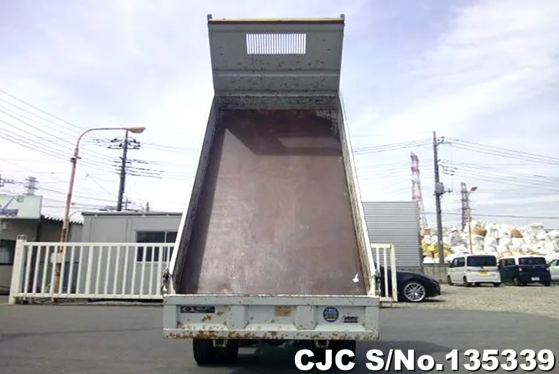 2003 Isuzu / Elf Stock No. 135339