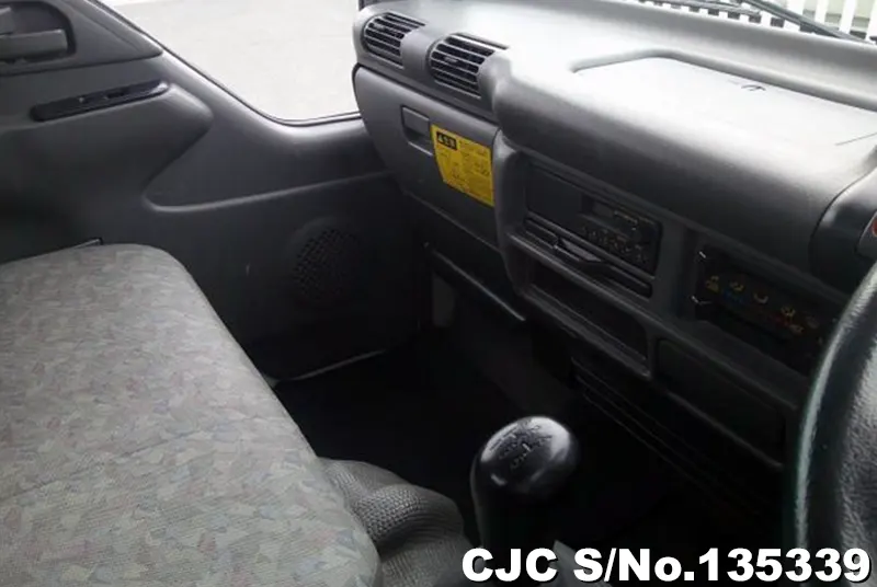 2003 Isuzu / Elf Stock No. 135339