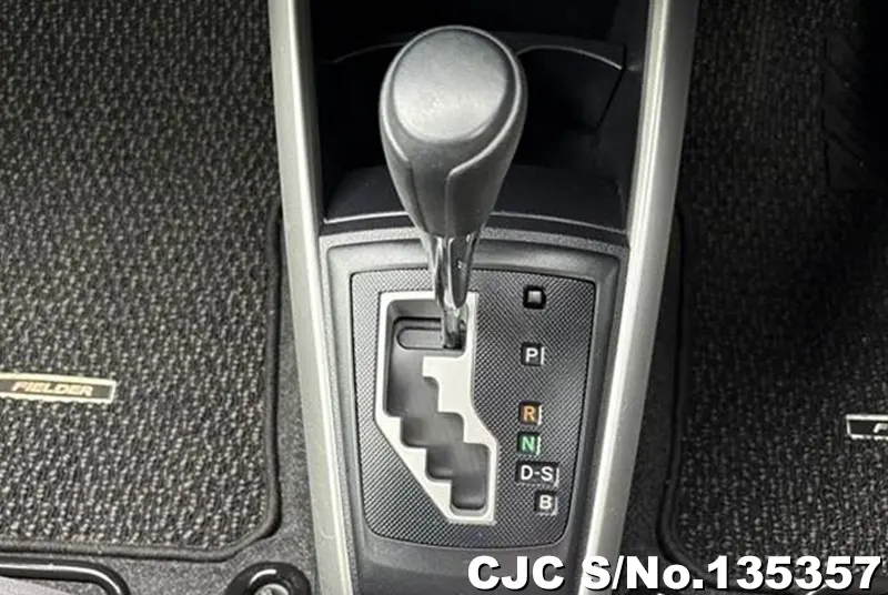 2015 Toyota / Corolla Fielder Stock No. 135357