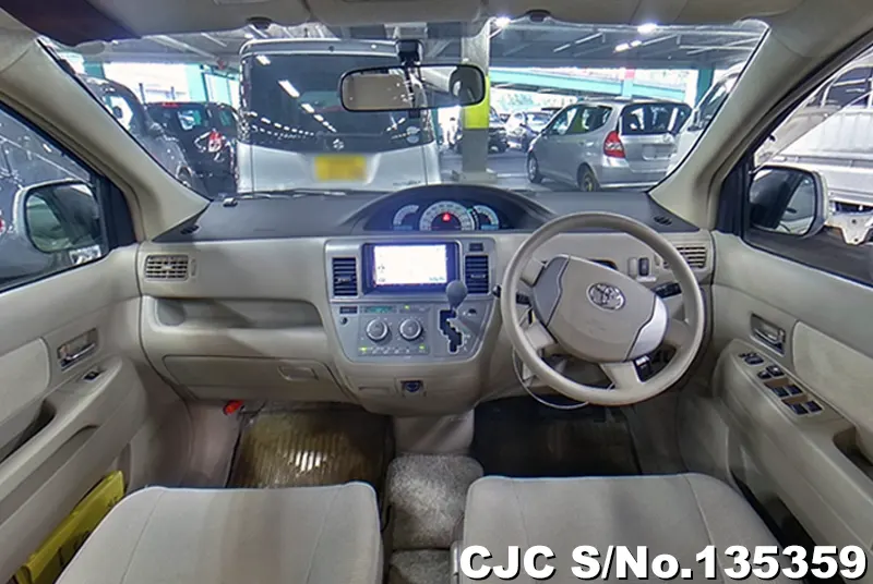 2003 Toyota / Raum Stock No. 135359