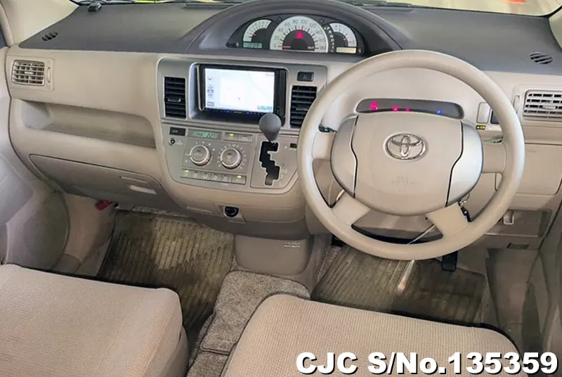 2003 Toyota / Raum Stock No. 135359
