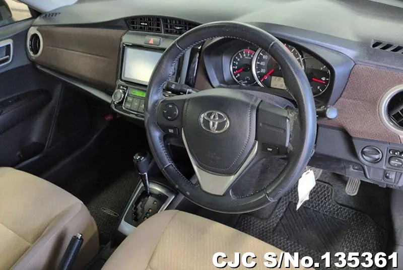 2013 Toyota / Corolla Axio Stock No. 135361