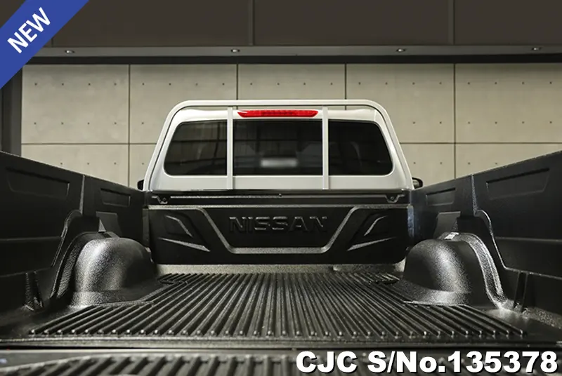 Nissan Navara in Silver for Sale Image 4