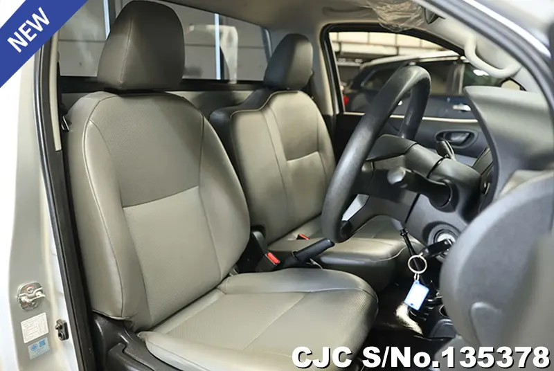 Nissan Navara in Silver for Sale Image 6