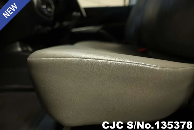 Nissan Navara in Silver for Sale Image 9