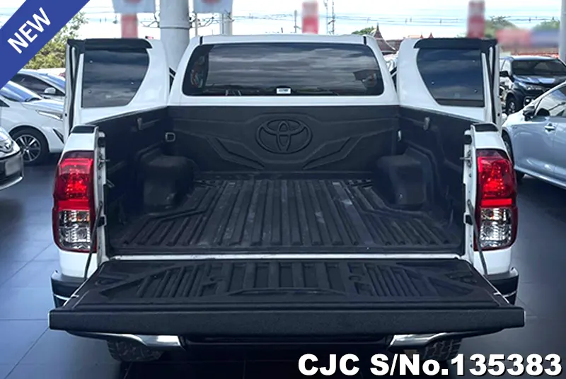 2017 Toyota / Hilux / Revo Stock No. 135383