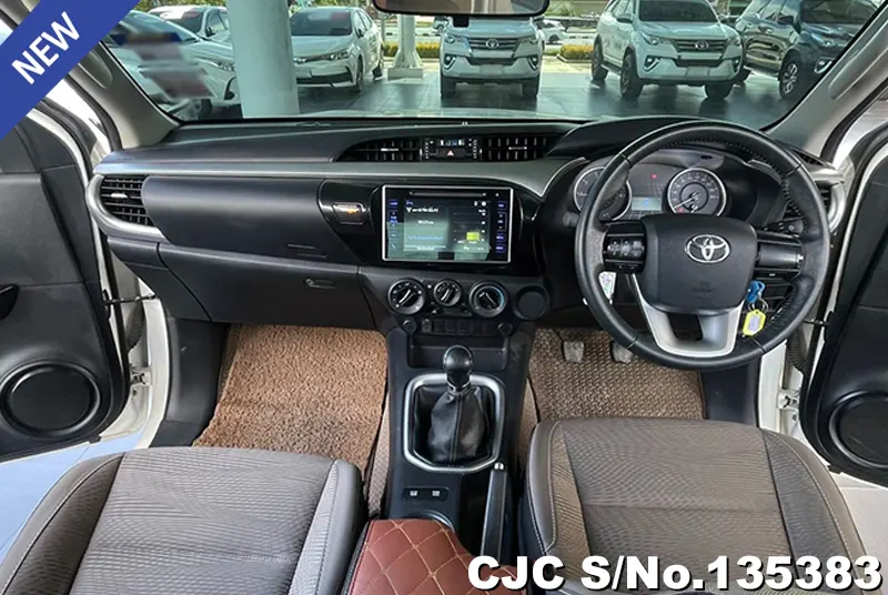 2017 Toyota / Hilux / Revo Stock No. 135383