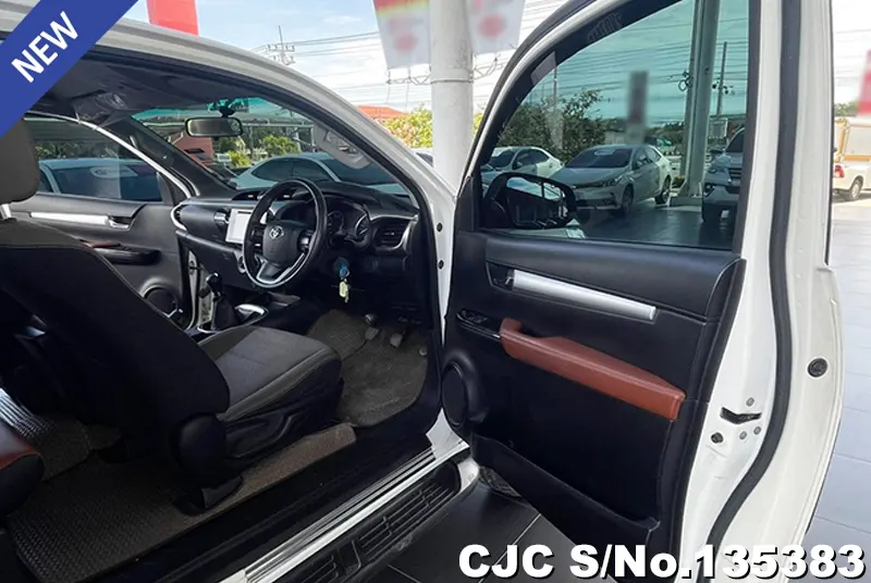 2017 Toyota / Hilux / Revo Stock No. 135383