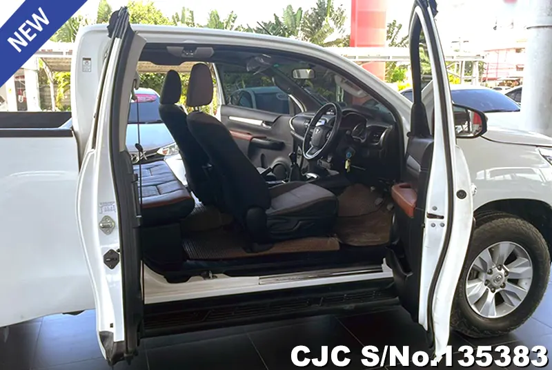 2017 Toyota / Hilux / Revo Stock No. 135383