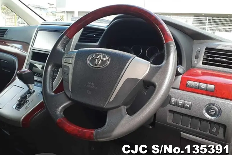 2010 Toyota / Alphard Stock No. 135391