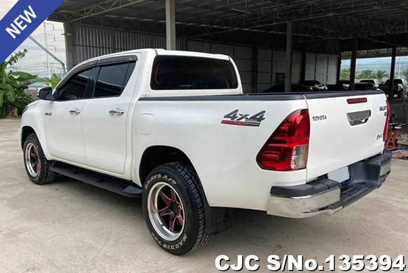 Toyota Hilux in White for Sale Image 1