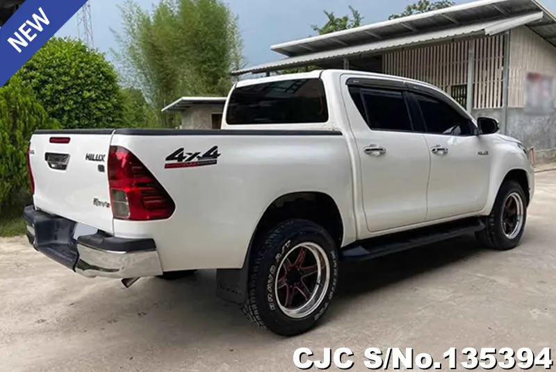 Toyota Hilux in White for Sale Image 2