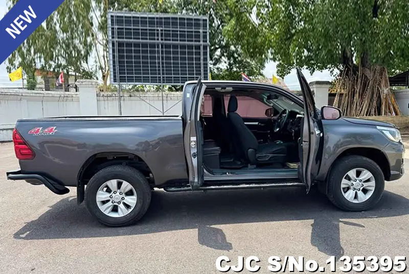 2018 Toyota / Hilux / Revo Stock No. 135395