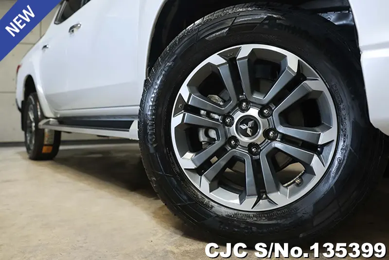 Mitsubishi Triton in White for Sale Image 12